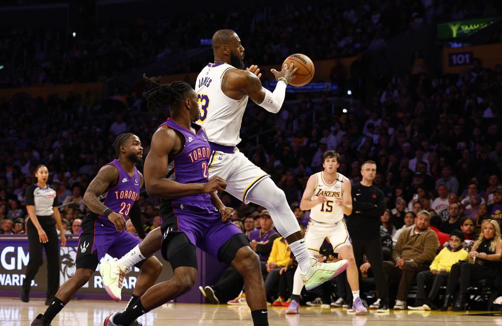 尽管足球被 尽管足球被